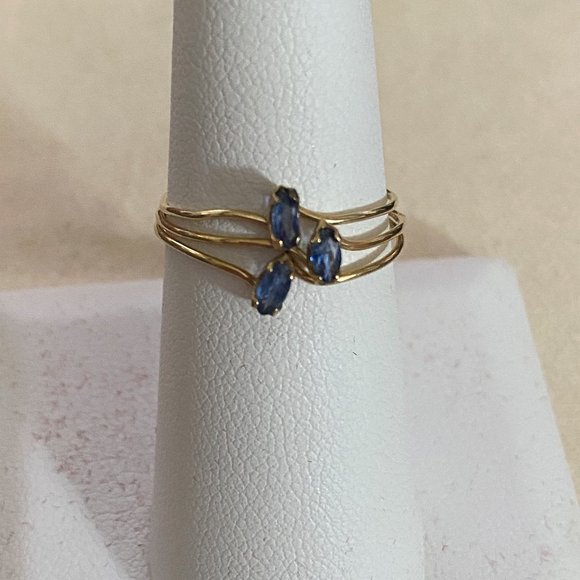 Vintage NOS 14 Karat Gold Wire Ring with.Sapphire - Picture 1 of 2